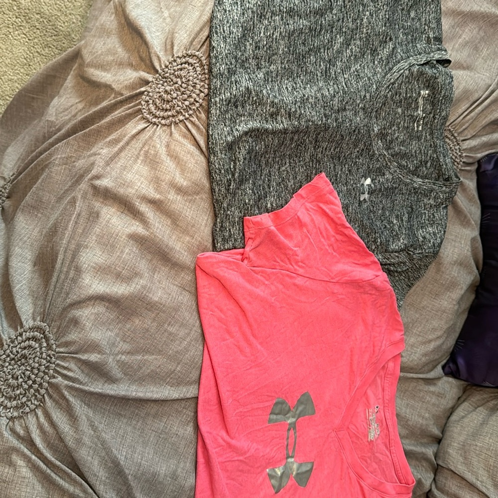 Under armor, extra large ladies T-shirt bundle